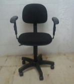 .Cadeira secretária tecido preto com braços reguláveis NOVA.